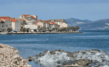 Zastrašujuće otkriće u Hrvatskoj. Na popularnoj plaži izronilo “čudovište”