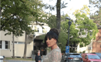 Ceca kao boginja stigla na venčanje o kojem bruji zemlja: Ali ovaj put je imala pratnju!!Pogledajte ko je muškarac uz kojeg Ceca ne skida osmijeh s lica!!!!