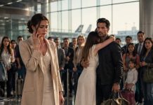 Otišla sam na aerodrom sa suncokretima nakon što sam ga čekala 5 godina, ali jedna je žena potrčala zagrliti mog muža pred svima, a on je nije odgurnuo. Samo sam rekla: “Sad razumijem gdje mi je mjesto”, bacila buket, nazvala banku i te je noći njegova obitelj otkrila tko je zapravo njihova snaha.
