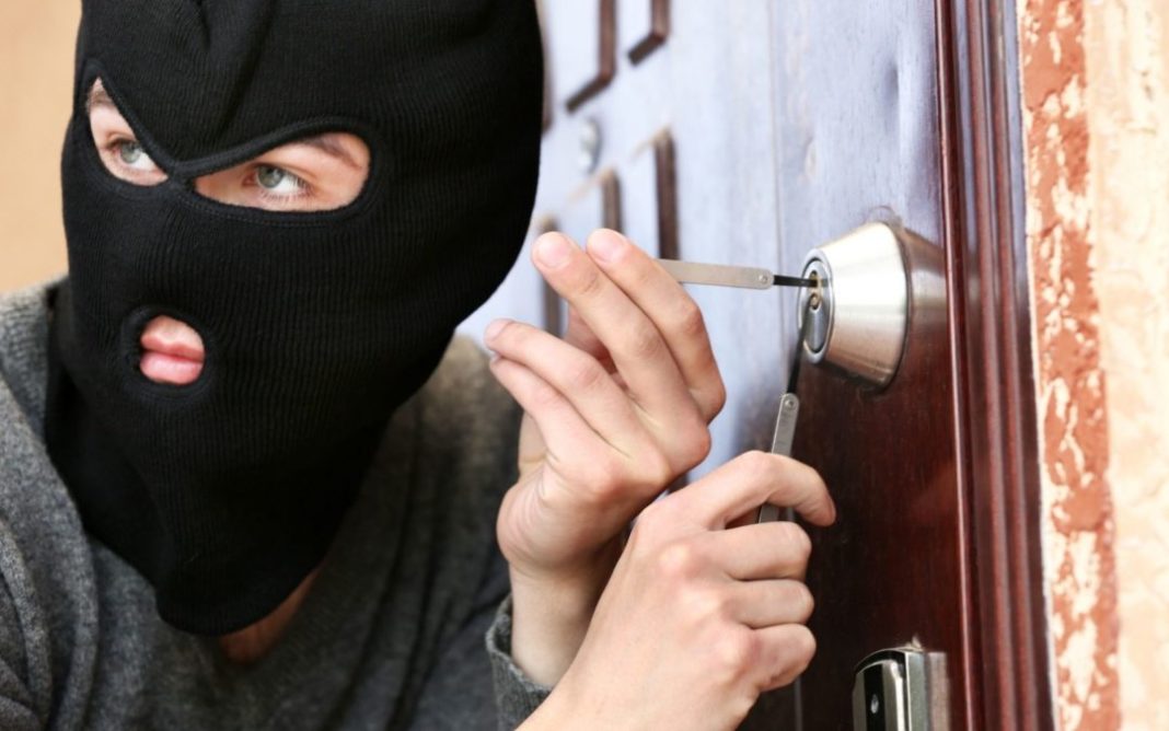Burglar-breaking-into-door-1080x675