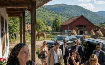 Kupila sam seosko imanje kako bih mirno provela mirovinu, ali moj je sin htio dovesti cijelu ekipu i rekao mi: „Ako ti ne odgovara, vrati se u grad.” Nisam rekla ništa. Ali kad su stigli, vidjeli su iznenađenje koje sam im pripremila. Kupila sam seosko imanje kako bih mirno provela mirovinu, ali moj je sin htio dovesti cijelu ekipu i rekao mi: „Ako ti ne odgovara, vrati se u grad.” Nisam rekla ništa. Ali kad su stigli, vidjeli su iznenađenje koje sam im pripremila. - featured image