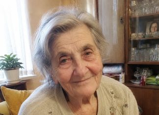 Moja 70-godišnja svekrva patila je od gubitka pamćenja… Mislila sam da se mogu nositi s tim, sve dok nije nestala s mojom bebom po kiši, a ja donijela odluku koju mi suprug možda nikada neće oprostiti…