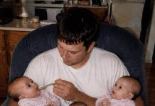 Moja je supruga prije 21 godinu napustila naše trojke zbog drugog muškarca — na njihov rođendan stigle su tri baršunaste kutije, ali nas je uvjet uz njih prisilio da otvorimo tajnu koju sam djeci skrivao cijeli život