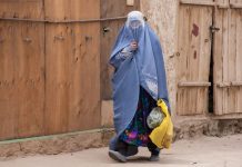 Darkov komšija oženio muslimanku zamotanu od glave do pete: Nikad je nismo ni videli ni čuli, a onda sam kroz prozor video prizor i zanemeo… Darkov komšija oženio muslimanku zamotanu od glave do pete: Nikad je nismo ni videli ni čuli, a onda sam kroz prozor video prizor i zanemeo… - featured image
