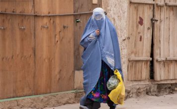 Darkov komšija oženio muslimanku zamotanu od glave do pete: Nikad je nismo ni videli ni čuli, a onda sam kroz prozor video prizor i zanemeo… Darkov komšija oženio muslimanku zamotanu od glave do pete: Nikad je nismo ni videli ni čuli, a onda sam kroz prozor video prizor i zanemeo… - featured image