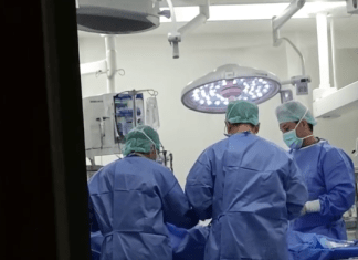 😱 Kada sam ušla u bolnicu, nigdje nije bilo nijednog liječnika. Pult medicinskih sestara bio je prazan, na hitnom prijemu nitko se nije javljao, a obitelji pacijenata stajale su po hodnicima, zbunjene i čekale.