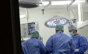 😱 Kada sam ušla u bolnicu, nigdje nije bilo nijednog liječnika. Pult medicinskih sestara bio je prazan, na hitnom prijemu nitko se nije javljao, a obitelji pacijenata stajale su po hodnicima, zbunjene i čekale.