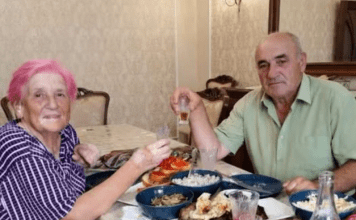 Trideset pet godina me muž prisiljavao da pijem s njim svake večeri. Nakon što je umro, odnijela sam bocu u laboratorij – i čim je liječnik vidio rezultate, odmah je zaključao vrata…