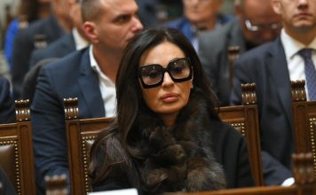 Nije ni Anastasija, niti Veljko! Evo ko će naslediti Cecu Ražnatović! Ime odjeknulo kao bomba u ponoć!!! Nije ni Anastasija, niti Veljko! Evo ko će naslediti Cecu Ražnatović! Ime odjeknulo kao bomba u ponoć!!! - featured image