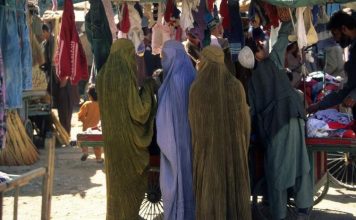 ŠTA NOSE ISLAMSKE ŽENE ISPOD TRADICIONALNE ODEĆE – BURKE: Odgovor je šokirao mnoge ŠTA NOSE ISLAMSKE ŽENE ISPOD TRADICIONALNE ODEĆE – BURKE: Odgovor je šokirao mnoge - featured image