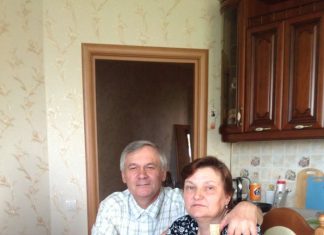 Više od 30 godina moj me muž svake večeri tjerao da pijem iz iste neoznačene boce. Mislila sam da me toliko mrzi da me polako truje — ali šest dana nakon njegove smrti liječnik je zaključao vrata… Više od 30 godina moj me muž svake večeri tjerao da pijem iz iste neoznačene boce. Mislila sam da me toliko mrzi da me polako truje — ali šest dana nakon njegove smrti liječnik je zaključao vrata… - featured image