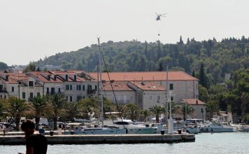 JEZIV SNIMAK SA JADRANSKE MAGISTRALE KRUŽI MREŽAMA! Ljudi se KRSTE zbog prizora,DAL JE NORMLNA OVA DJEVOJKA.. pitaju se GDE JE POLICIJA?!