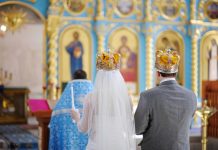 Sveštenik na Ostrogu prekinuo venčanje, pogledao u kuma i izgovorio reči od kojih se mladoženja SRUŠIO
