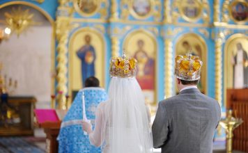 Sveštenik na Ostrogu prekinuo venčanje, pogledao u kuma i izgovorio reči od kojih se mladoženja SRUŠIO