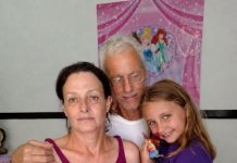 „Svake noći, moj deda me je krišom vodio u svoju sobu… Ali kada je moja majka otkrila zašto je to radio, nije mogla da izdrži i briznula je u plač.“