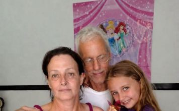 „Svake noći, moj deda me je krišom vodio u svoju sobu… Ali kada je moja majka otkrila zašto je to radio, nije mogla da izdrži i briznula je u plač.“
