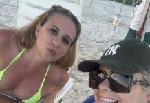 „Moja najbolja prijateljica već 37 godina zamolila me tijekom godišnjeg odmora da snimimo JOŠ JEDNU POSLJEDNJU fotografiju zajedno — kao prijateljice. Kad sam je pitala zašto je rekla ‘posljednju’, nasmiješila se i odgovorila: ‘Jer ćeš sutra saznati tko sam ja zapravo…’“