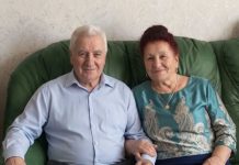 Moj otac je celog života uzimao celu platu moje majke. Jednog dana smo konačno saznali na šta je potrošio sav taj novac.