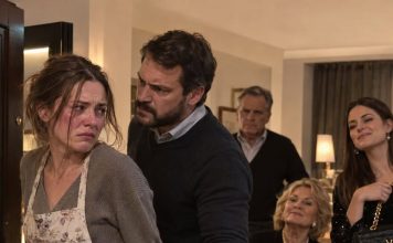 Tek što sam oprala i presvukla nepokretnu svekrvu, moj se muž nakon tri godine rada u Njemačkoj pojavio na vratima s dva velika kovčega puna poklona.