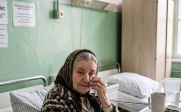 S 83 godine slomila sam nogu i danima nitko iz moje obitelji nije imao vremena za mene, osim susjedova dječaka — a ono što je pronašao na mom tavanu otkrilo je tajnu staru sedamdeset četiri godine