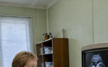 Žena u osmom mesecu trudnoće otišla je na ultrazvuk, ali čim je doktorka pogledala u monitor, preplašenim glasom je rekla: „Ne smete da se vratite kući. Ostavite muža.“ 😳