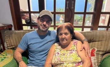 Moja 76-godišnja majka me je preklinjala da je ne ostavljam samu sa svojim 28-godišnjim sinom. Svake noći zaključavao je vrata njene spavaće sobe, a svakog jutra izgledala je sve prestravljenije. Ali kada sam postavila skrivenu kameru i videla šta joj donosi u sobu u tri sata ujutru, odmah sam pozvala policiju…