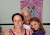 Moj 76-godišnji otac je svake noći krišom vodio moju osmogodišnju ćerku u svoju sobu. Ali kada sam konačno otvorila vrata, sledila sam se od onoga što sam videla… 😳💔