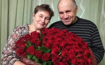 Moj muž nikada nije bio romantičan. Ali na moj 66. rođendan iznenada je došao kući sa 101 crvenom ružom i zamolio me da se fotografiram s njim… Pomislila sam da se napokon promijenio. Ali ono što je učinio s našom fotografijom natjeralo me da preispitam cijeli naš 42-godišnji brak…
