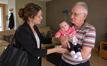NOVE MODRICE Stalno Su Se Pojavljivale na Tijelu Moje 3-Godišnje Kćeri Nakon Što Mi Je Suprug Preminuo i Nakon Što Sam Je Počela Ostavljati Kod Njezina 76-Godišnjeg Djeda. Jednog Dana Neočekivano Sam Se Vratila S Posla i Vidjela Što Djed Radi Mojoj Djevojčici. PALA SAM U NESVIJEST…
