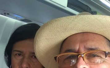Nakon 52 godine braka, moj muž me je poveo avionom, ne rekavši mi kuda idemo. Na polovini leta, čvrsto mi je stegao ruku i šapnuo: „Posle današnjeg dana, svoju decu više nikada nećeš videti.“ Zurila sam u čoveka s kojim sam provela čitav život, prestravljena onim što je time želeo da kaže…